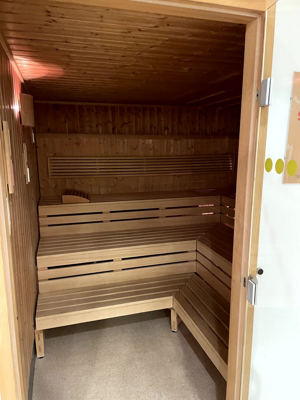 Finnische Sauna im Wellnessbereich des Aparthotels – im Mietpreis inbegriffen
